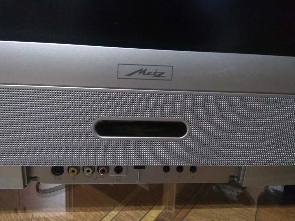 32 дюймовый немецкий LCD телевизор Metz.
