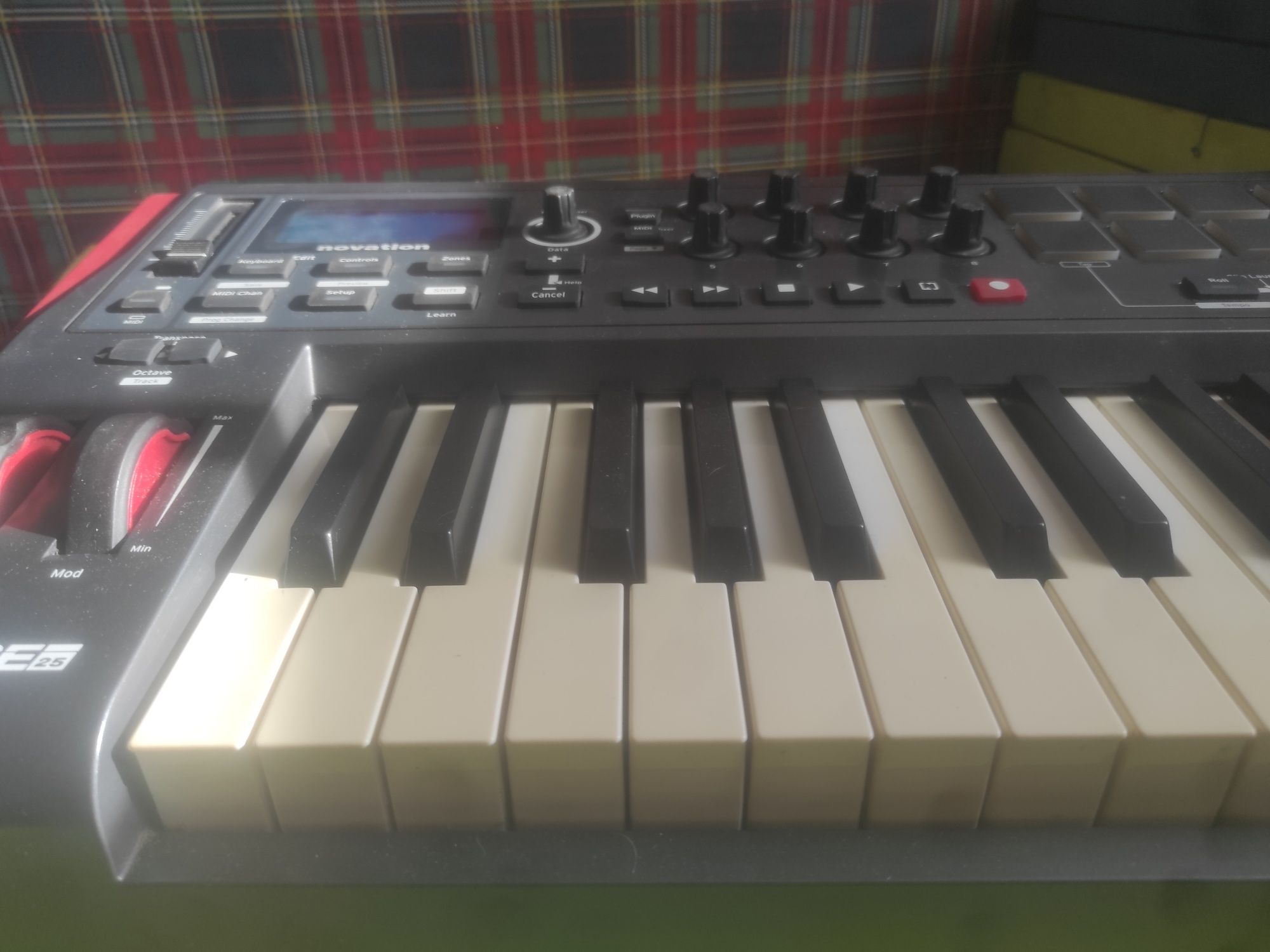 Teclado midi novation impulse 25