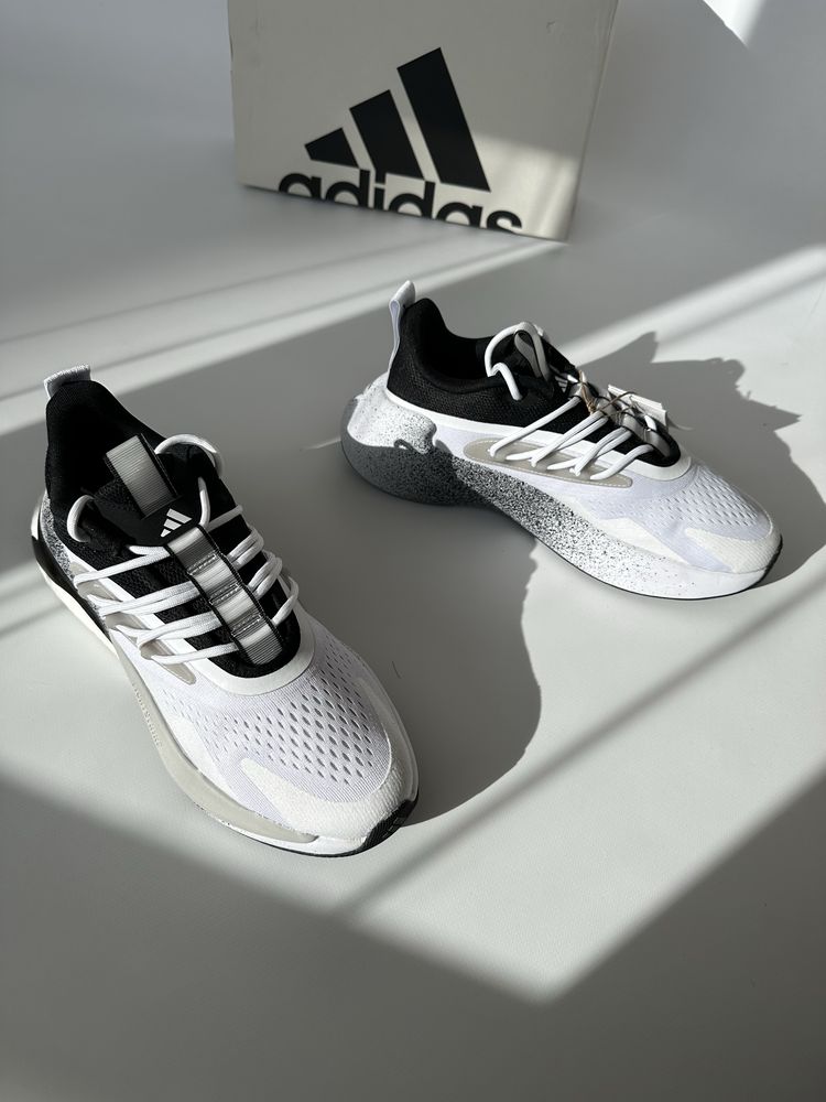 Чоловічі кросівки adidas alphaboost v2