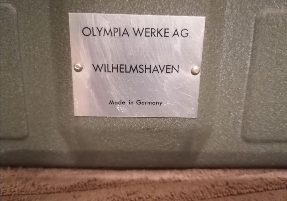 Sprzedam walizkową maszynę do pisania Olympia