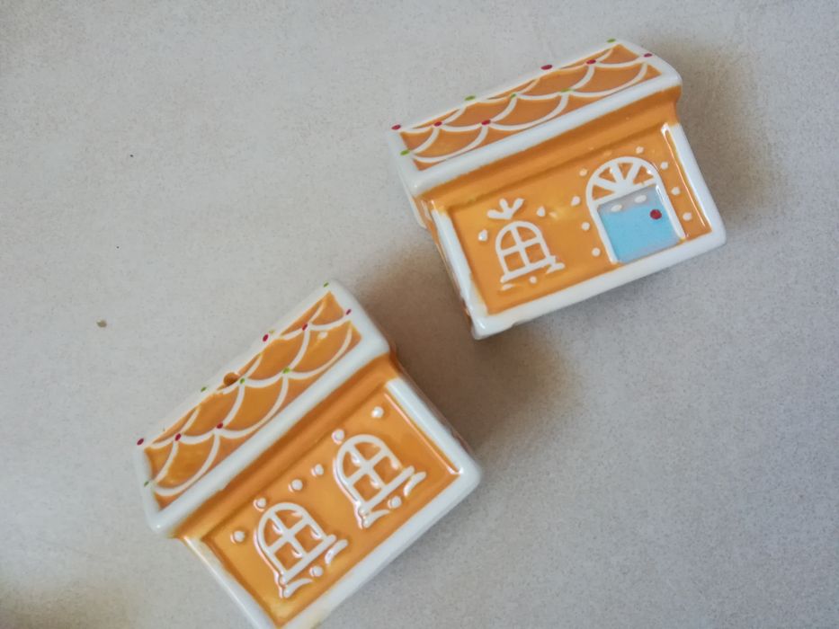 Komplet nowy. Ozdobne pojemniki na sól i pieprz