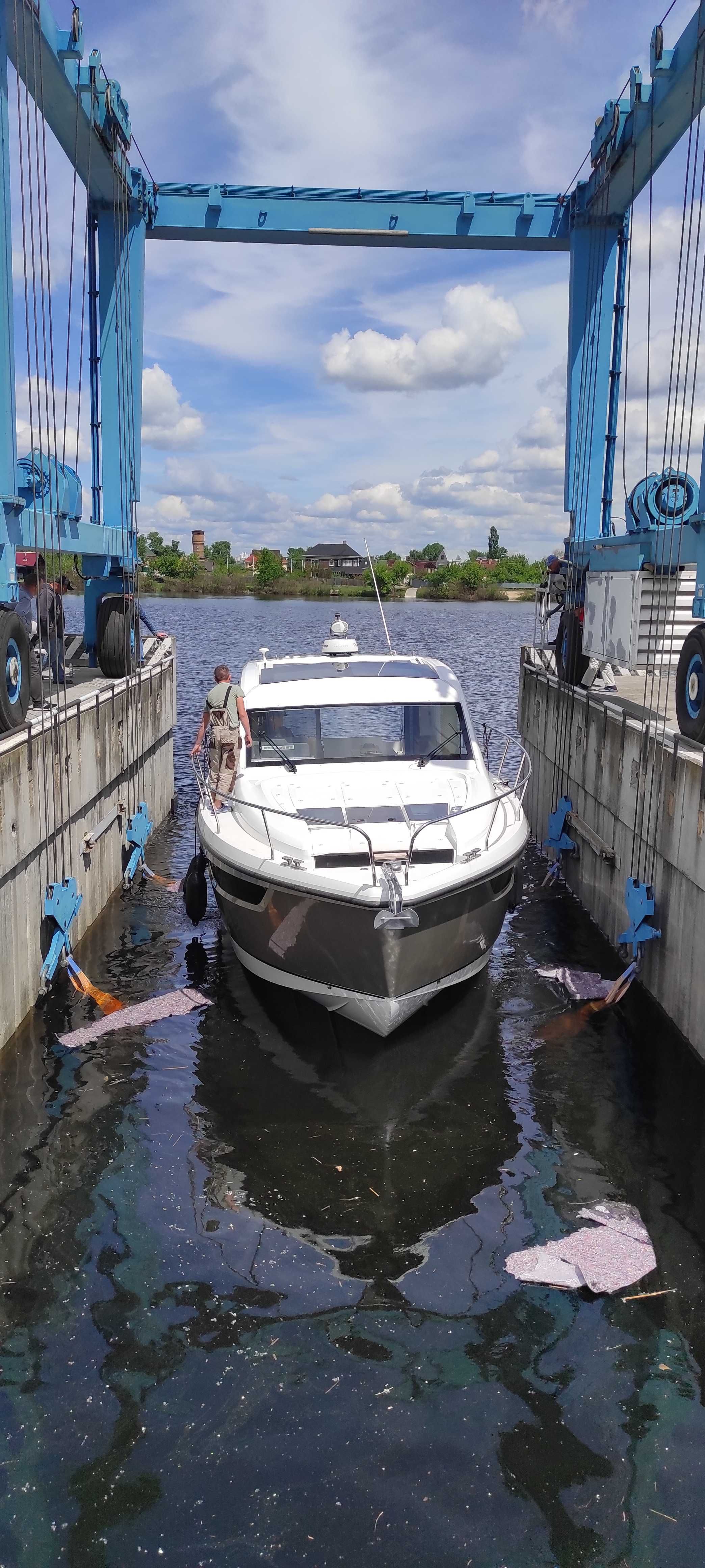 Продам яхту Sealine С390