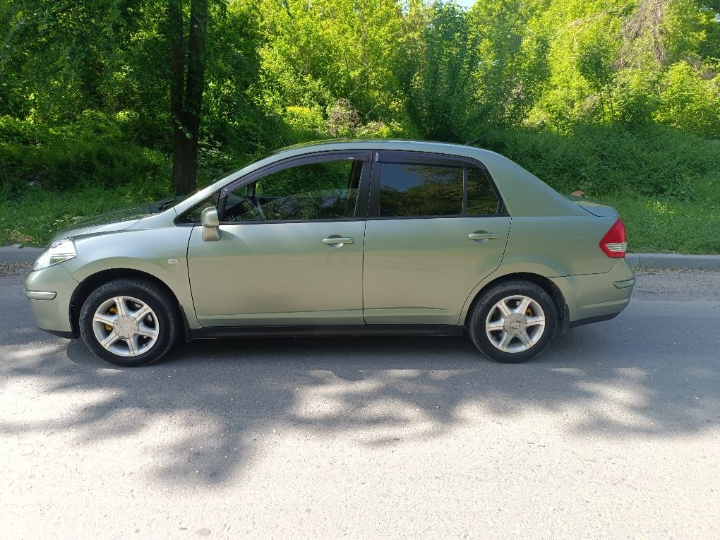 Nissan Tiida 1.6 gas