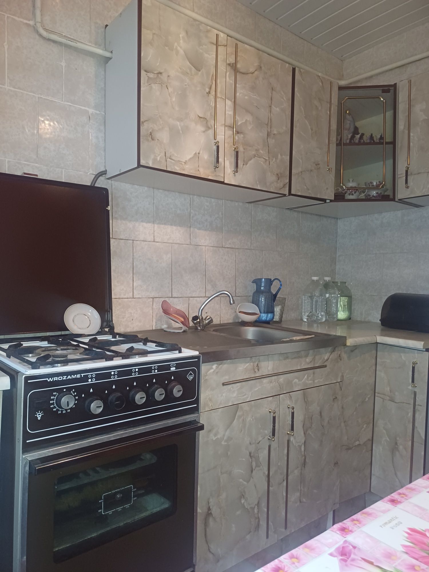 Продам 2х комн квартира чешка 50м у. Героев Мариуполя возле Нов почта!