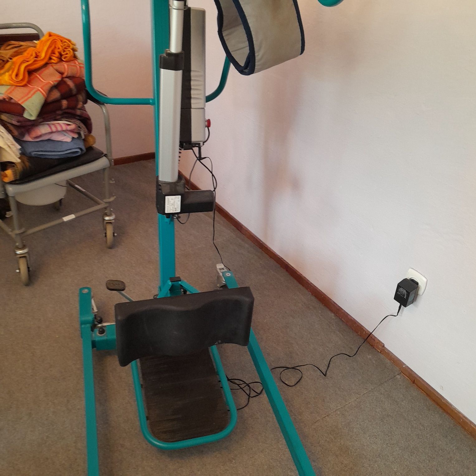 Dźwig pionizator reczabilitacyjny AKS z chustą