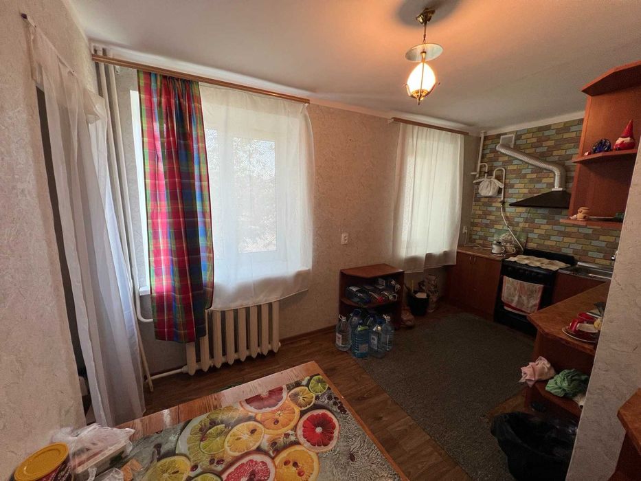 Продается просторная 2-ком. квартира, 73м2, 1/5, Корабельный.