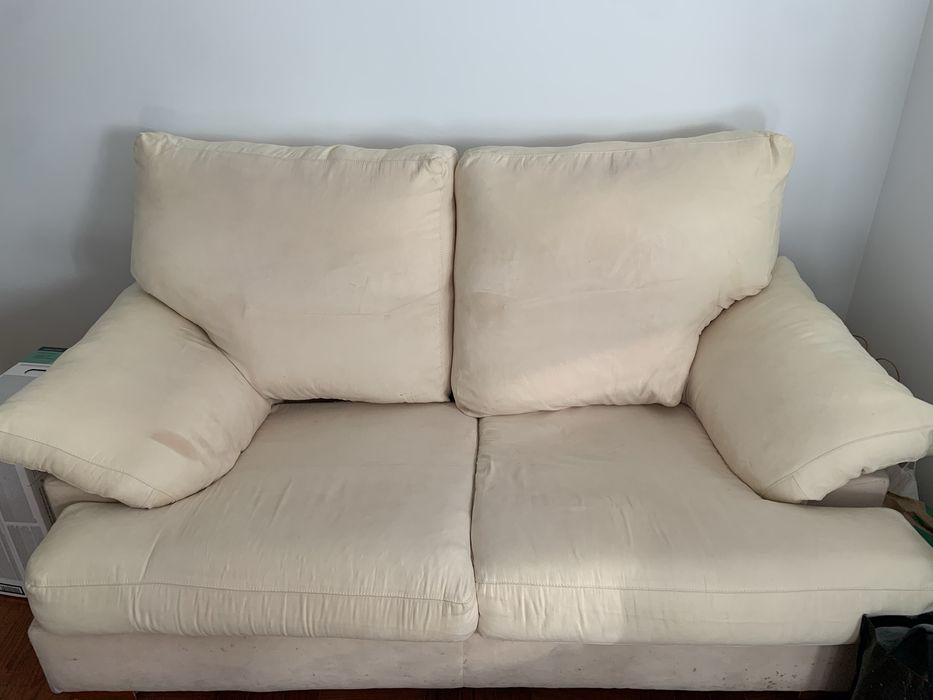 Sofá de 2 lugares confortável e em ótimo estado