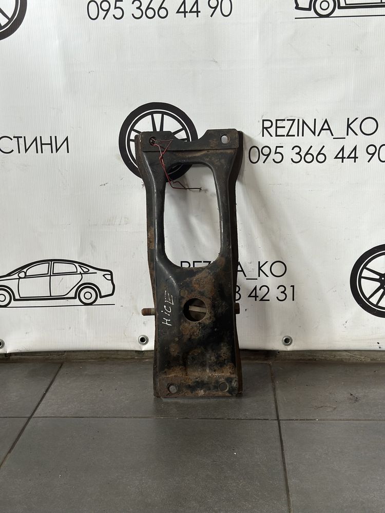 Кронштейн КПП Toyota Hiace 2.4 2.5 TD 1995-2010 р.