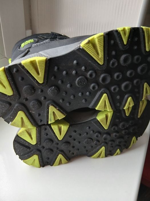 Чобітки дитячи для хлопчика р. 28, б/У, у гарному стані.