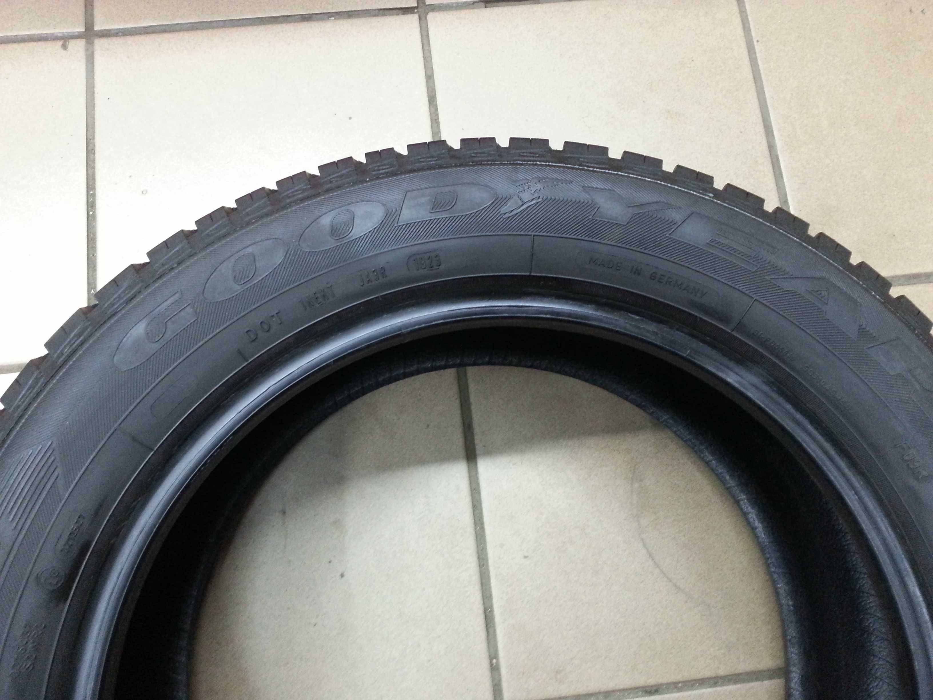 Opona GOODYEAR 215/60R17 96V Vector 4Seasons