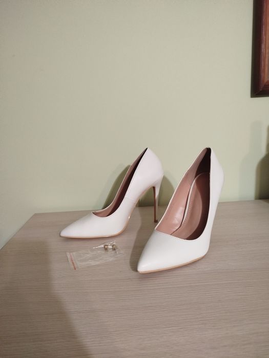 !!!ODBIÓR OSOBISTY!!!Sprzedam białe szpilki Jenny Fairy