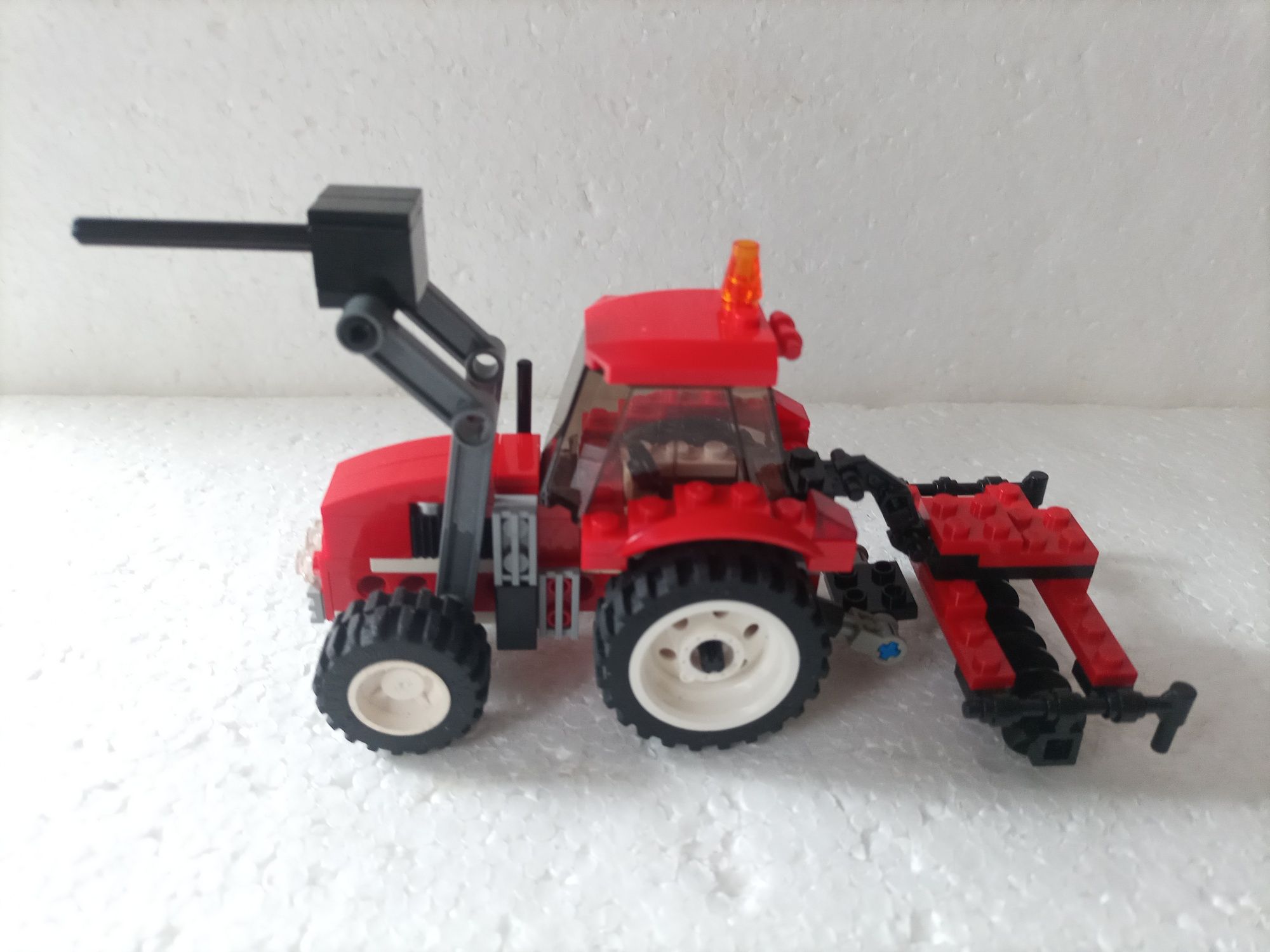 Klocki LEGO traktor maszyny rolnicze farma