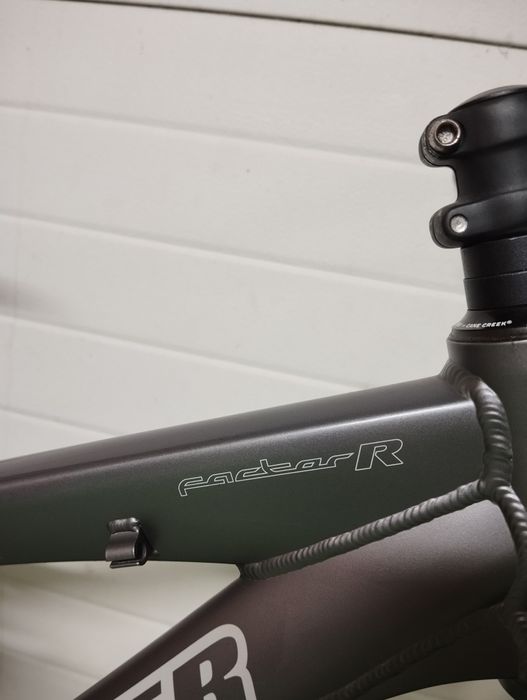 Bicicleta BTT mondraker impecável