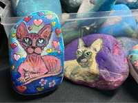 Malowane kamienie z kotem
