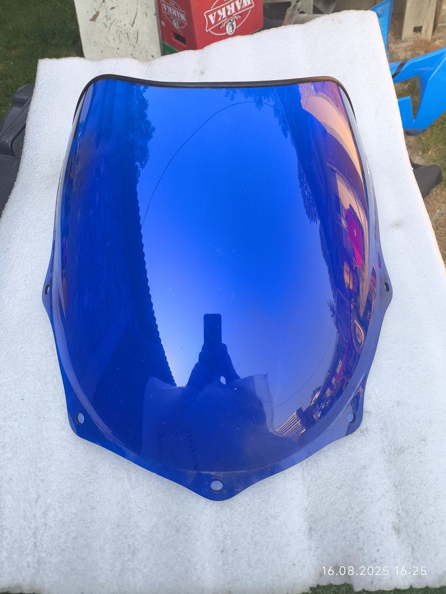 Suzuki GSX-R srad szyba