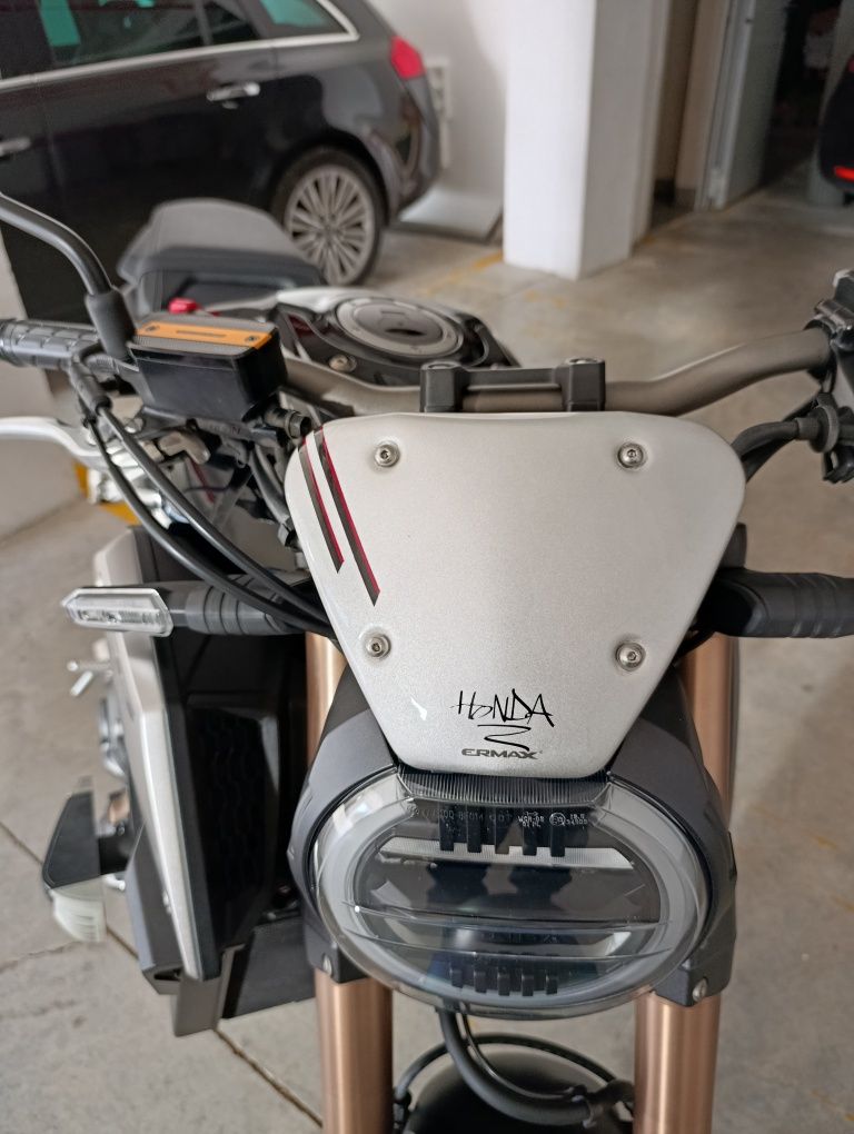Honda CB650R (extras/poucos kms)