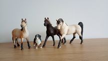 Figurki koni Schleich