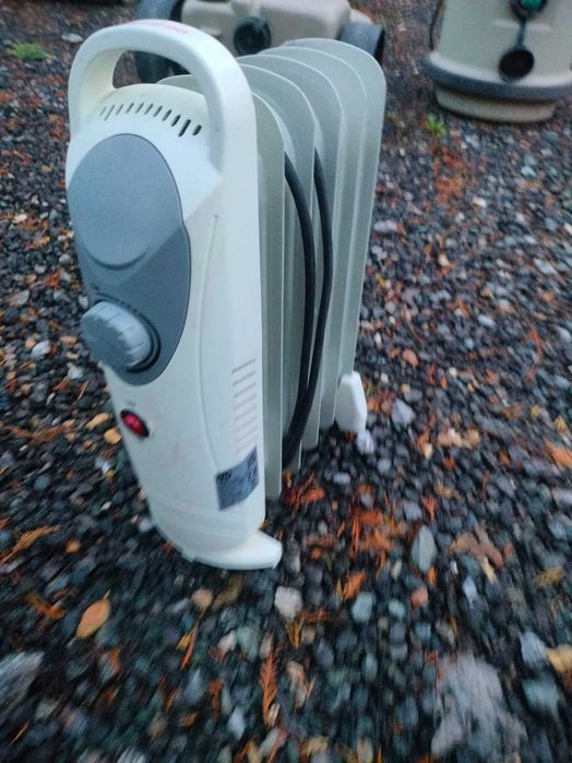 Grzejnik olejowy podgrzewacz 800w mini kompaktowy