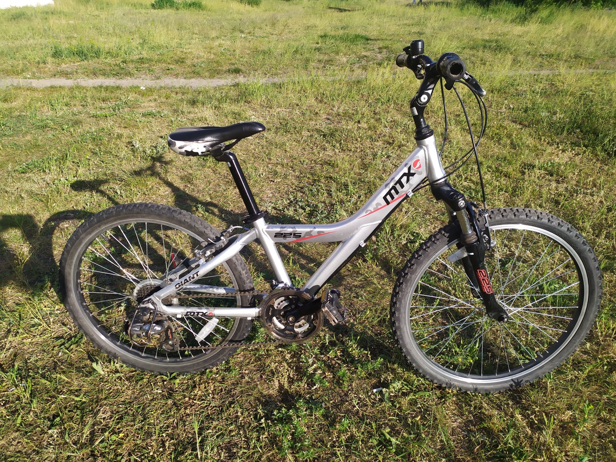 Giant MTX 225 srebrny