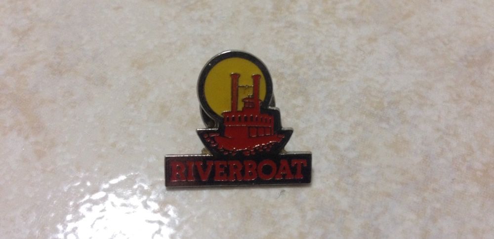 Vendo Pin's Novos