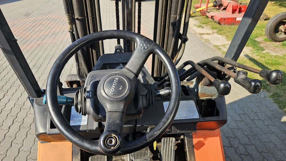 Wózek Widłowy Toyota FG718 gaz triplex 5m Przesuw boczny terenowy