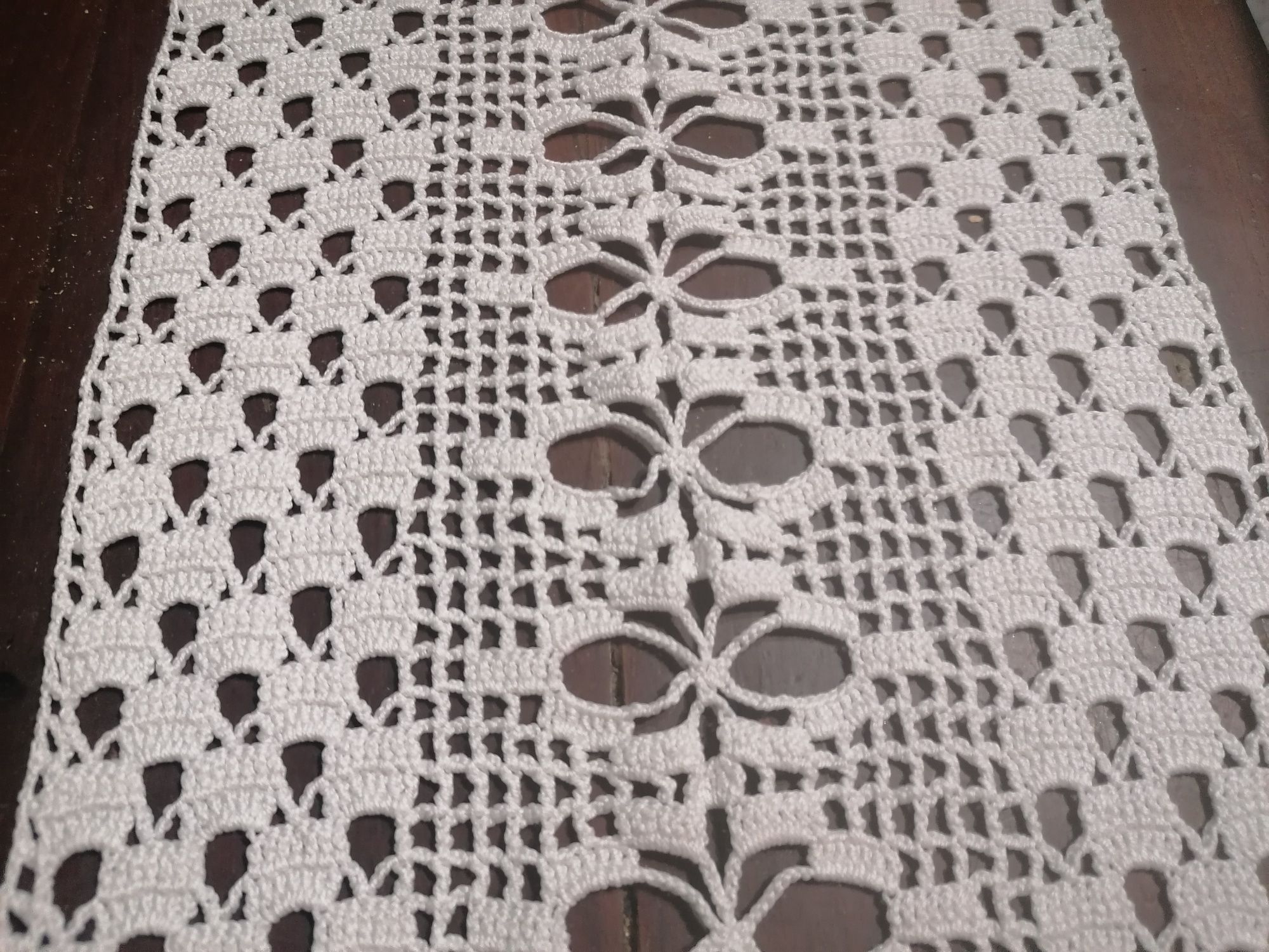 Conjunto de 3 naprons em renda feita á mão 

Dimensões:
2 naprons