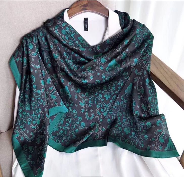 Шелковый платок, платок на шею,шелковый шарф, шаль,атласный платок