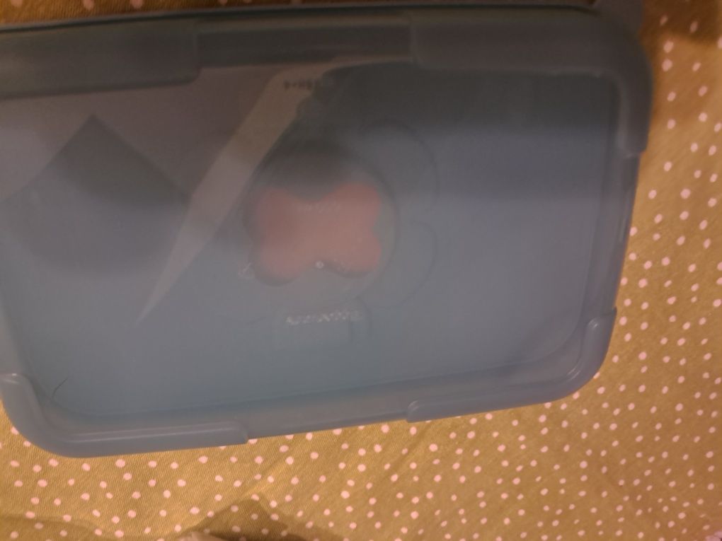 Pojemnik na mokre chusteczki tupperware