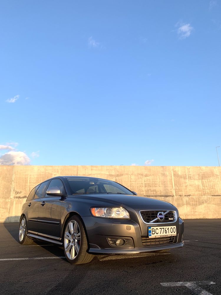 Volvo V50 R Design