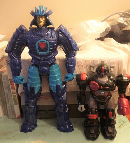 2 figuras de ação dos Transformers