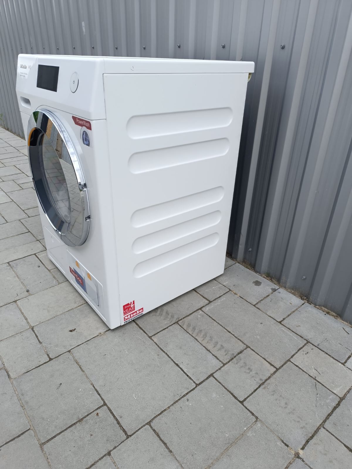 Крута пральна машина Miele WCR870