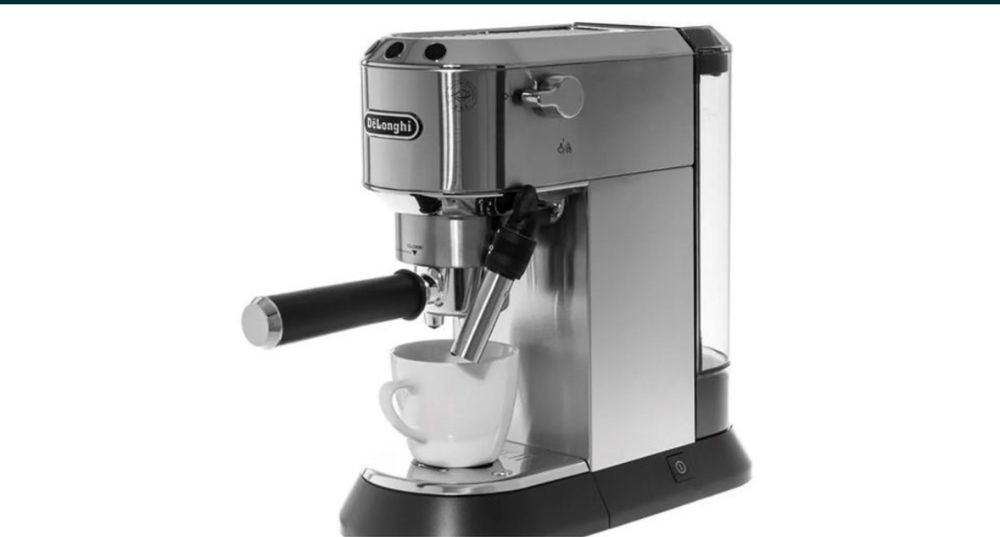 Кавоварка рожкова DeLonghi Dedica EC685.M