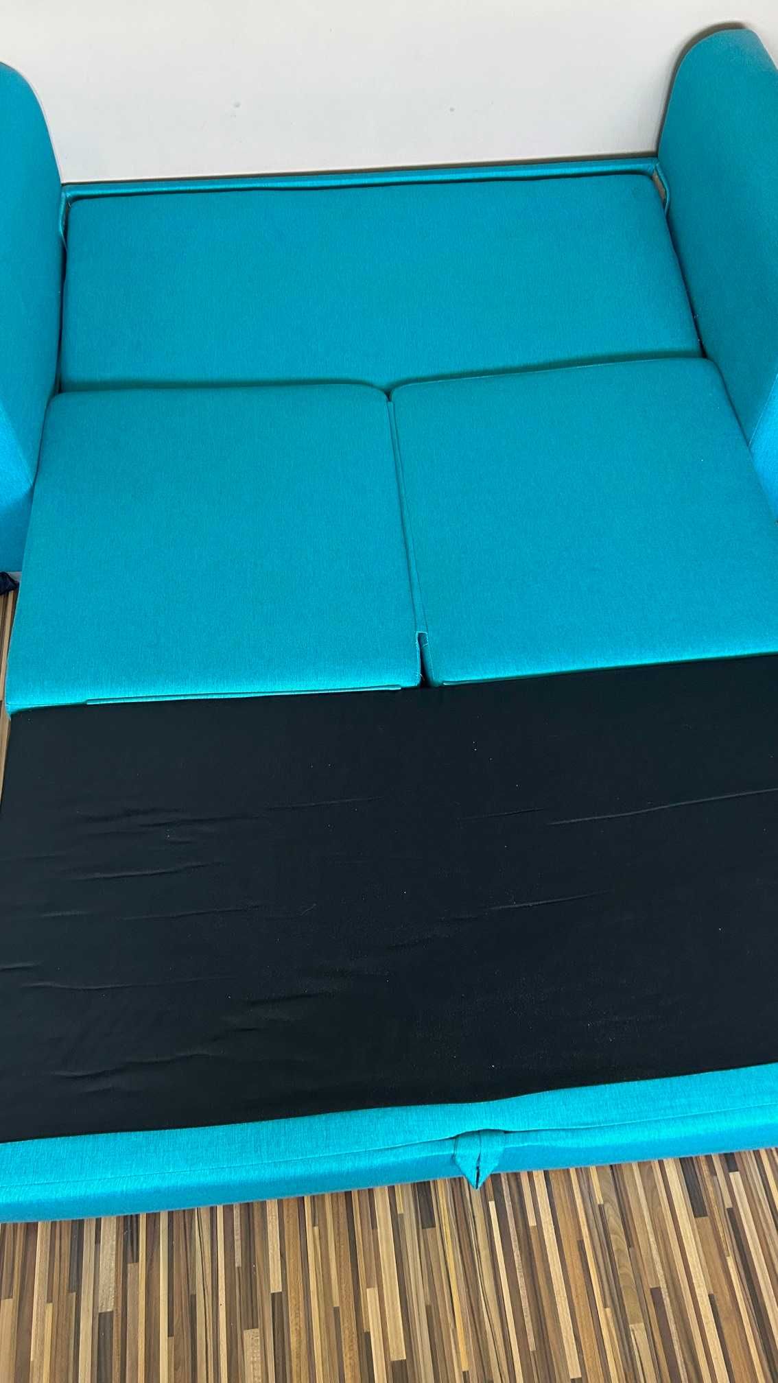 Rozkładana kanapa z pojemnikiem na pościel turkusowa