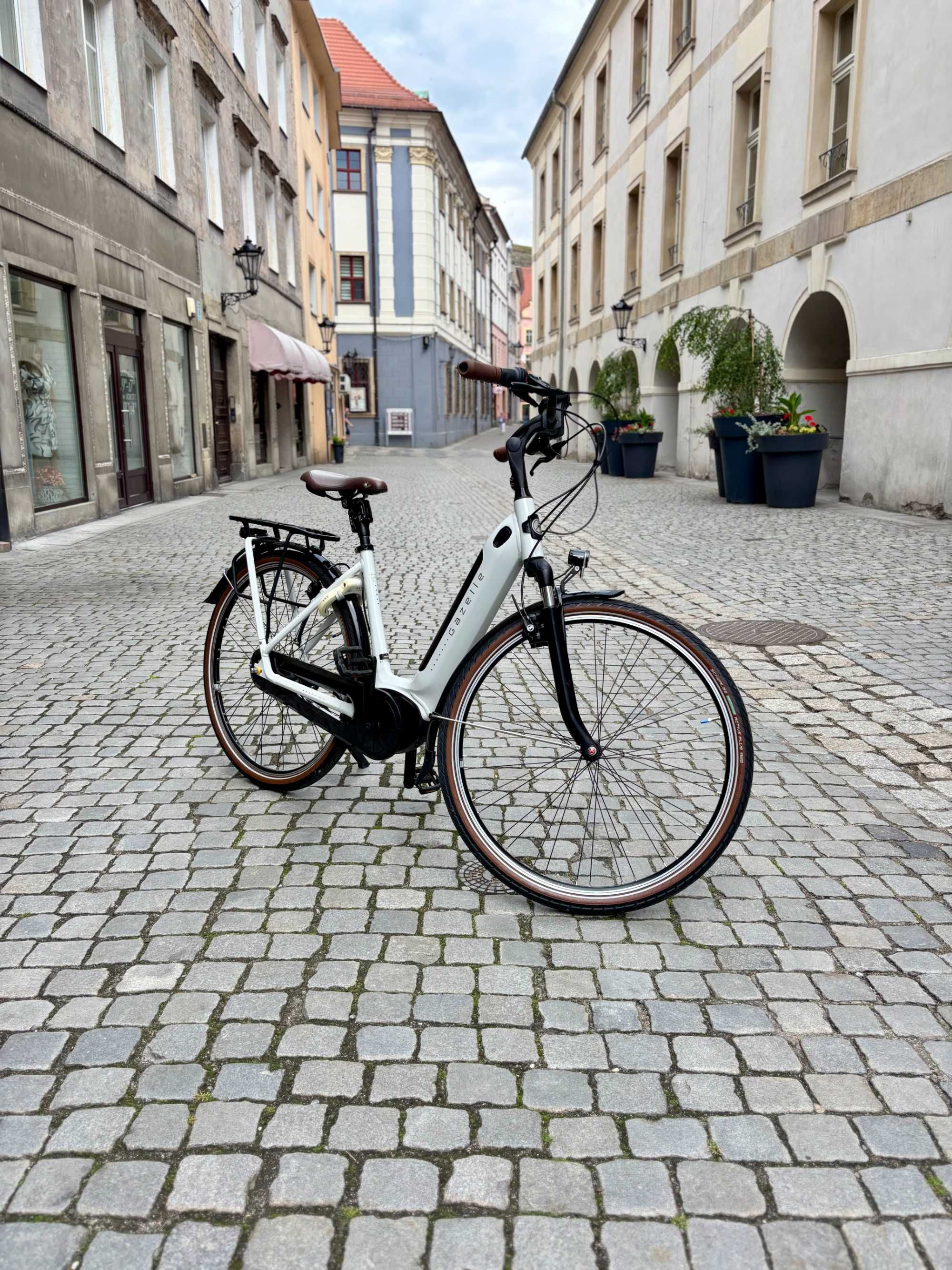 Gazelle rower elektryczny Arroyo Elite C7+, rama 49 cm