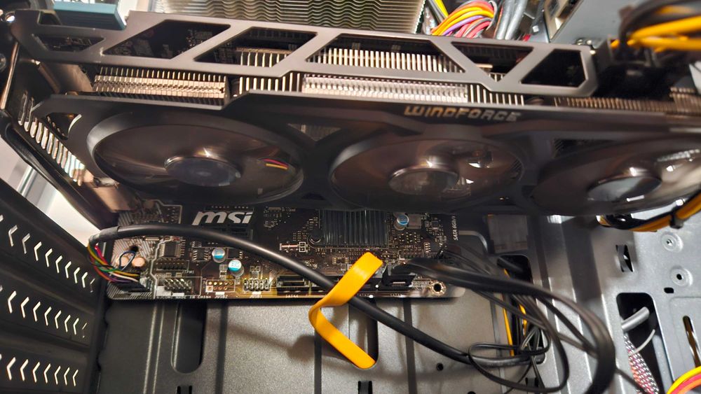 Komputer gamingowy , i5 6600k 4x3,5ghz, 16gb DDR4 , rtx r9 270 DDR 5