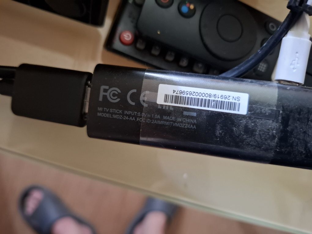 ТВ 19" з кронштейном,з андроїд тв xiaomi mi stick і два wi-fi роутера