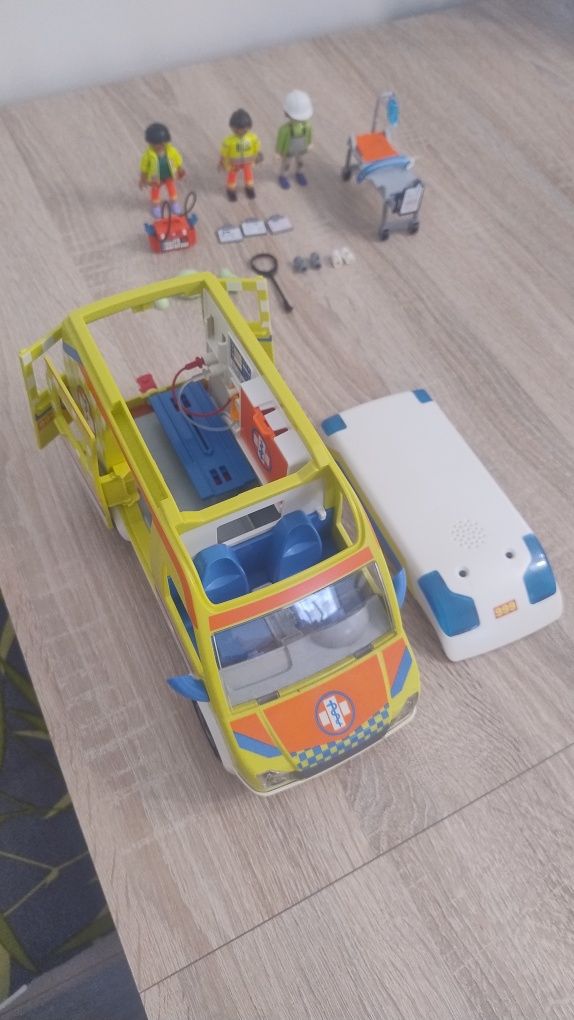 Zestaw Playmobil - karetka pogotowia - Ambulans