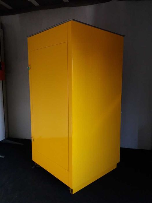 Zniczomat, automat sprzedający do wkładów i zniczy