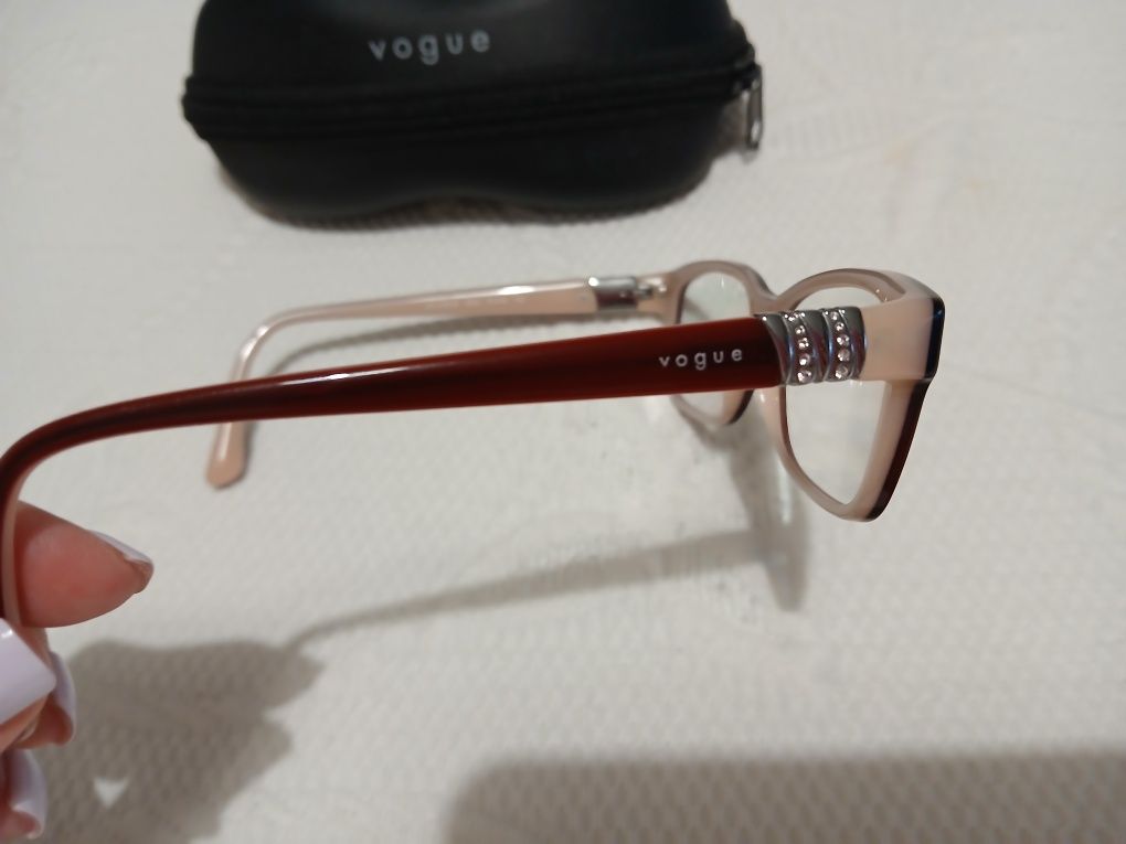 Óculos Vogue  vermelho escuro