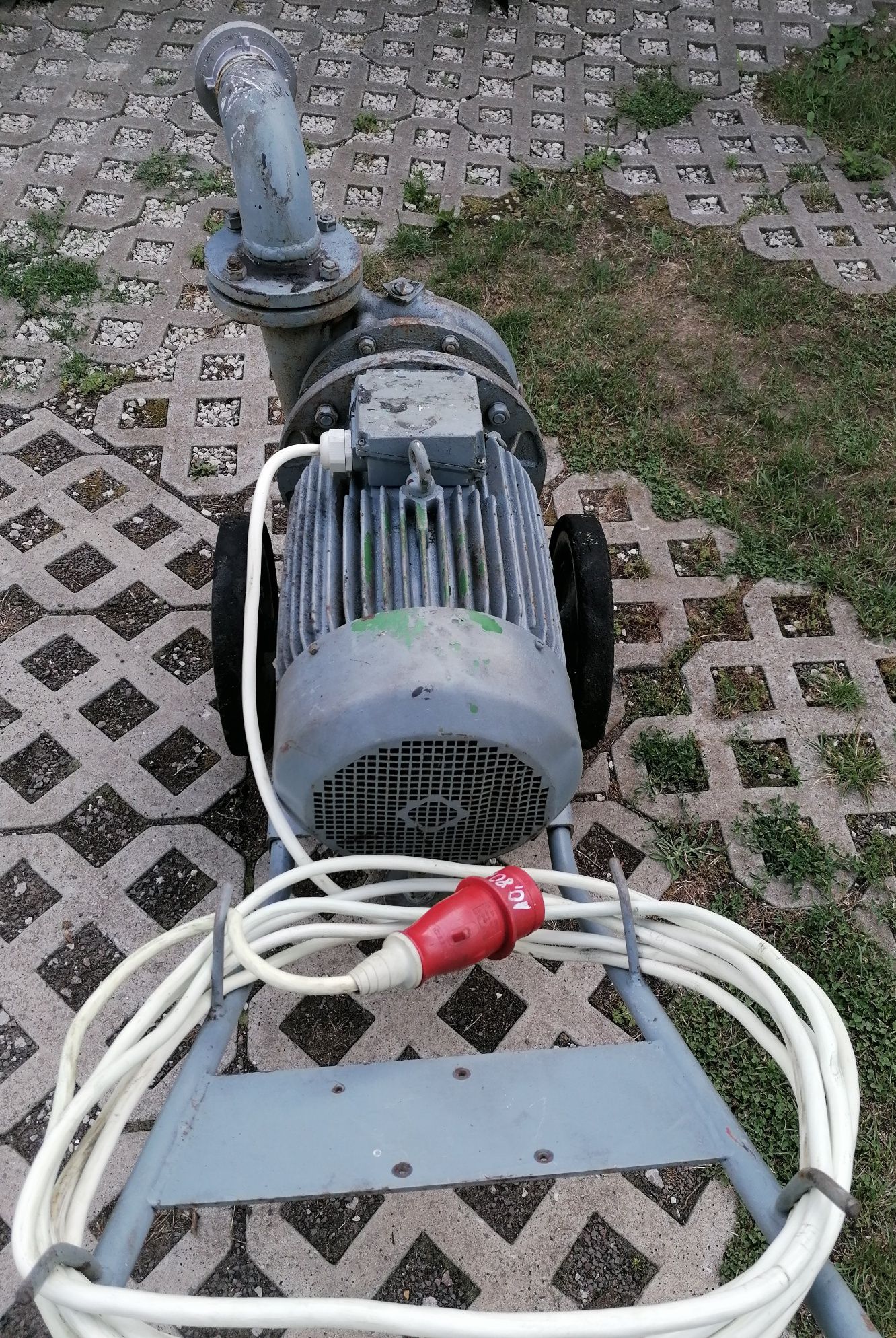 Pompa z silnikiem