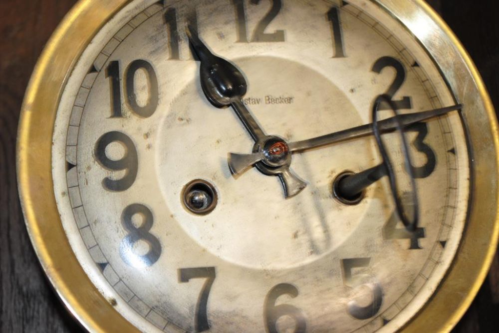 Часы антик подарок настенные. Густав Беккер робочий годинник з боєм