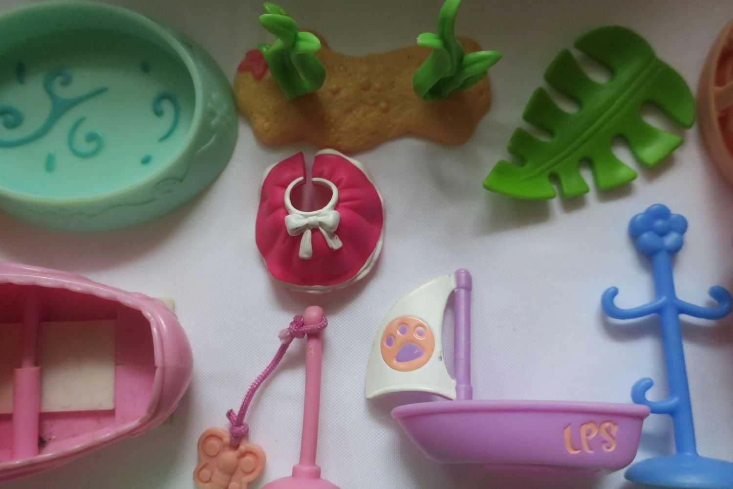 Akcesoria dla Littlest Pet Shop LPS legowisko mebelki łódka itp