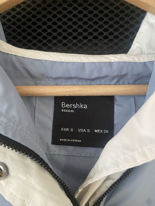 Kurtka wiatrówka Bershka