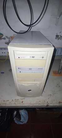 Computador desktop Pentium 4 para despachar
