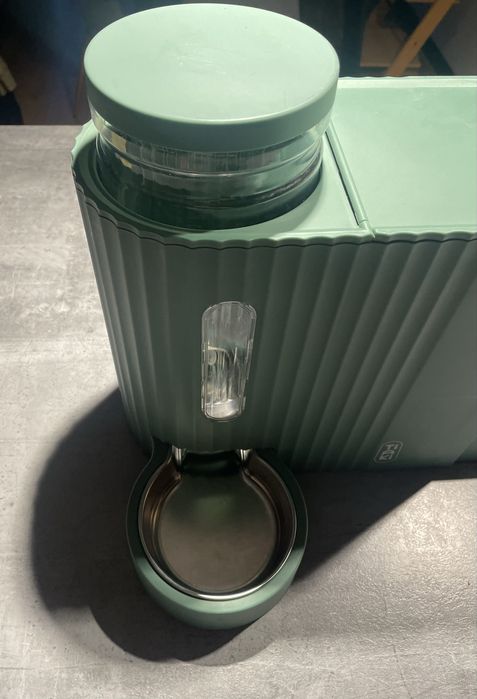 Automat do karmienia TIAKI plastik 1300 ml