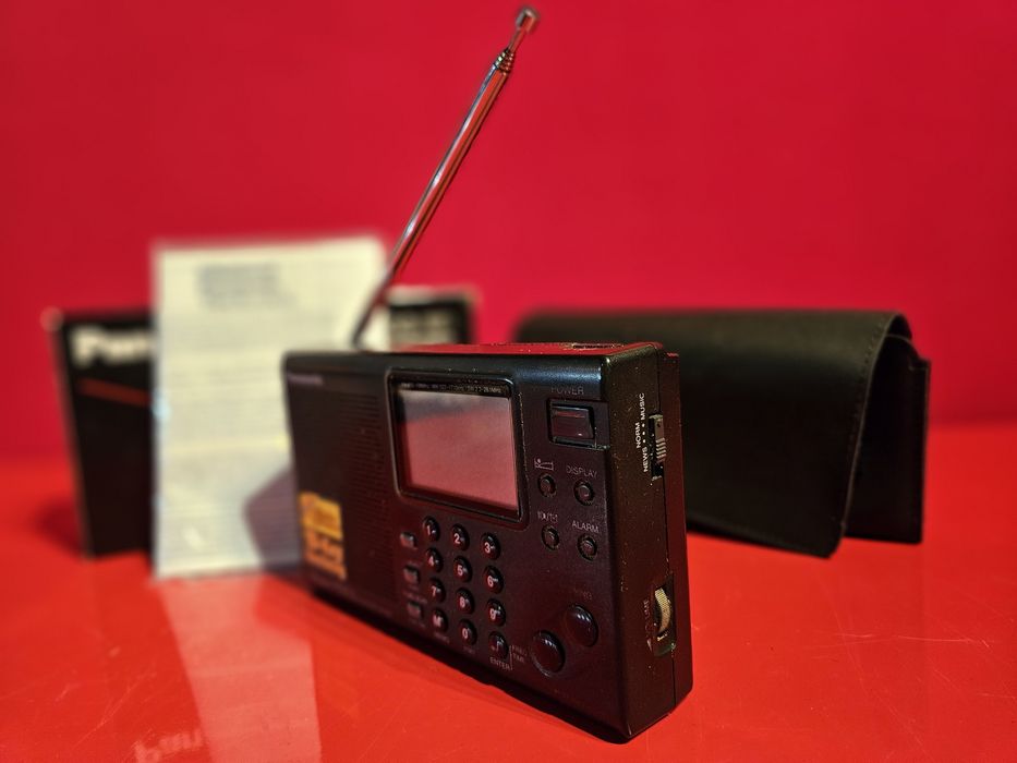 Radio globalne Panasonic RF-B33 komplet z futerałem, pudełkiem