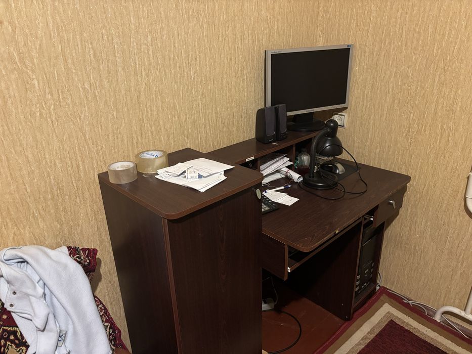 Продам писмовий стіл ТЕРМІНОВО!