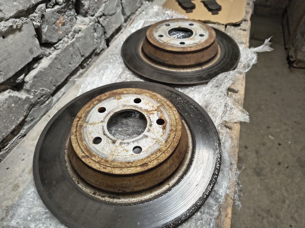 Tarcze hamulcowe + klocki, komplet tył, Ford Escape MK3, EB 2.0L