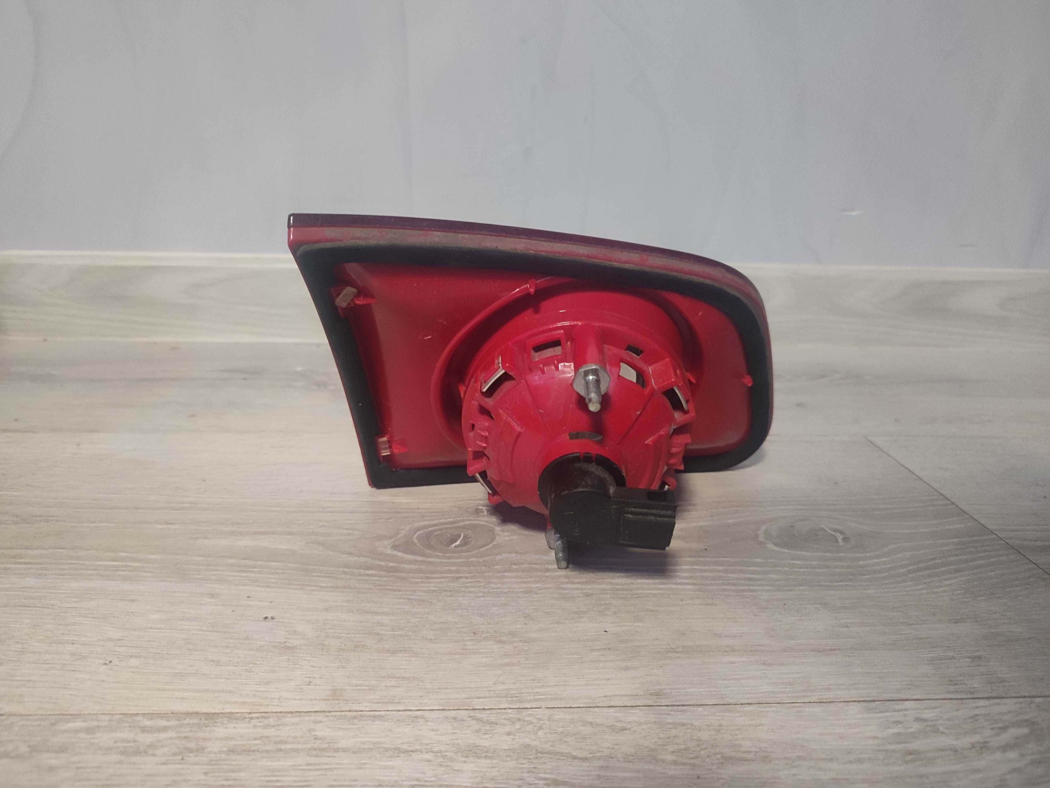 Lampa prawa tylna prawy tył VW Volkswagen Passat b6 kombi w klapę