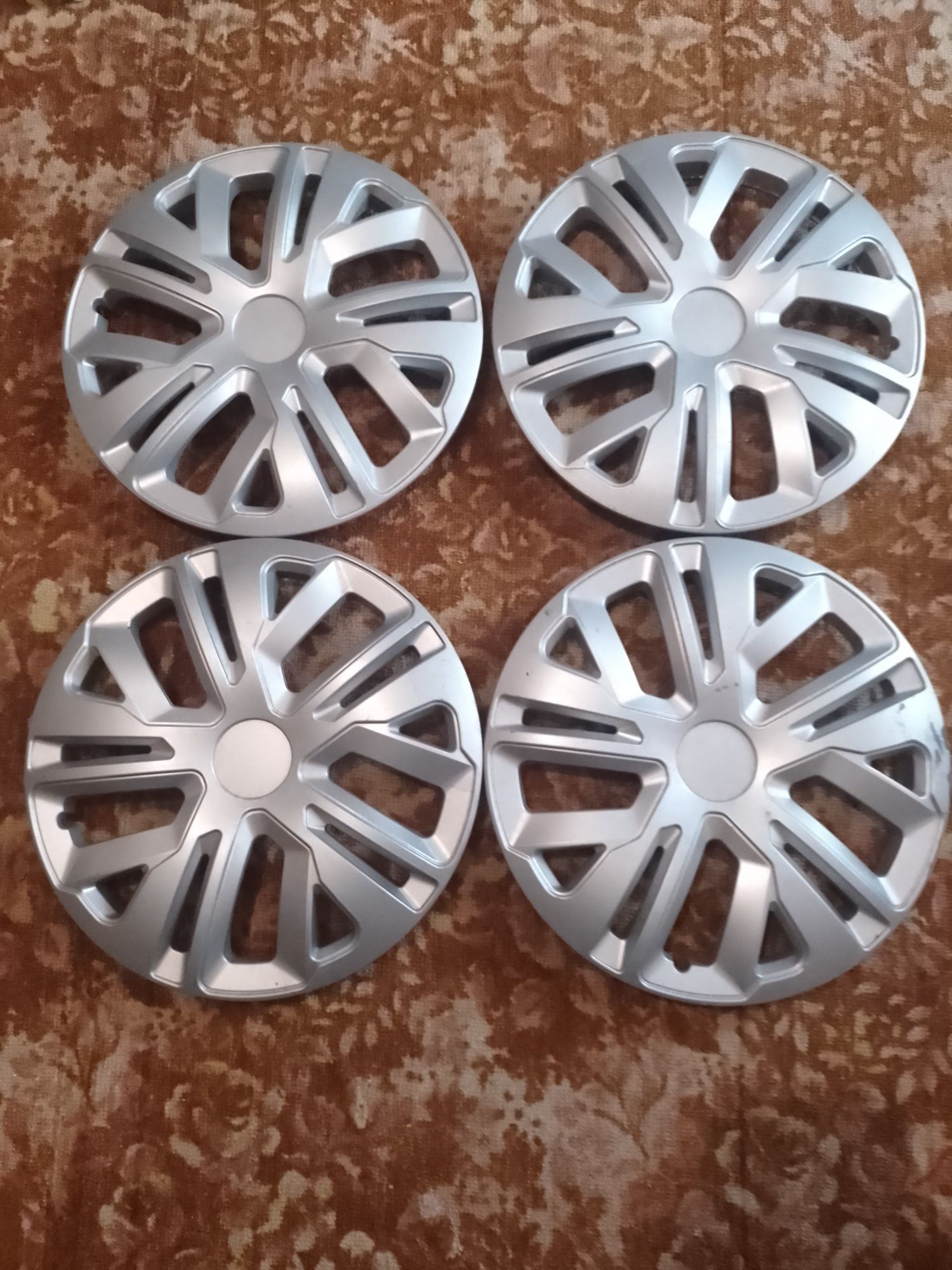 Диски R15, шины 185/65R15 Kumho Solus KH17, колпаки RAVEN 15, комплект
